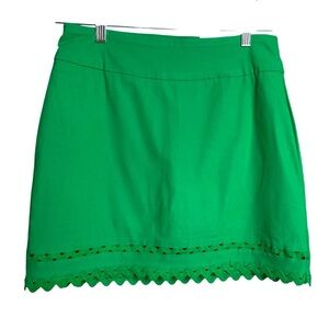 Crown and Ivy Kelly Green lace trimmed stretchy slimming comfortable skort SZ-4